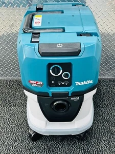 Makita 40V max X2 (80V) XGT 10 Gallon HEPA Wet & Dry Vacuum - Tool Only - Picture 1 of 8