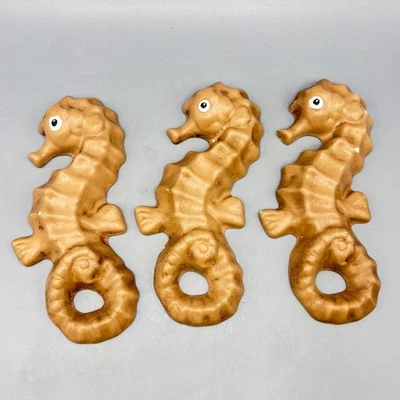 Lote De Colección De 3 Tiza Marrón Caballito de Mar Decoración De Pared Estatuilla Náutica Costera Hogar Foto 1 de 4