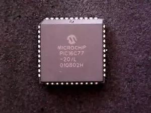 PIC16C77-20/L - Microchip 8-Bit Microcontroller (PLCC-44) - Picture 1 of 1