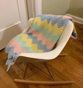 Vintage Handmade Crochet Baby Pastel Afghan Throw Blanket Chevron Zig Zag 55x32 - Picture 1 of 7