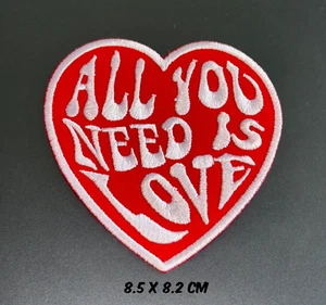ALL YOU NEED Is Love Saying Heart parche bordado insignia hierro. Coser para bolsa J - Imagen 1 de 1