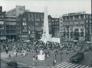 Pressefoto Nationaldenkmal am Platz Amsterdam Hotel Krasnapolsky - Bild 1 von 2