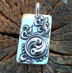 Colgante plateado con etiqueta de perro Yin-Yang - Imagen 1 de 2