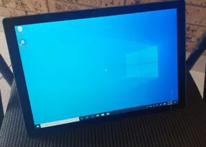 Microsoft Surface Pro 4 tablet - i7 - 256 SSD - 8GB (keyboard connector issue) - Picture 1 of 7