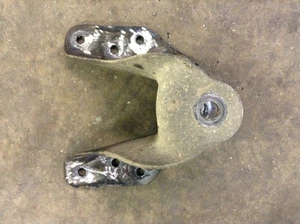 Rear Leaf Spring Forward Hanger Fits 99 00 01 02 03 04 05 06 07 Ford F250 F350 - Bild 1 von 3