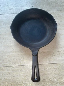 Vintage unmarkiert Wagner Gusseisen Koch Pfanne 9 Zoll mit Daumengriff - Bild 1 von 7