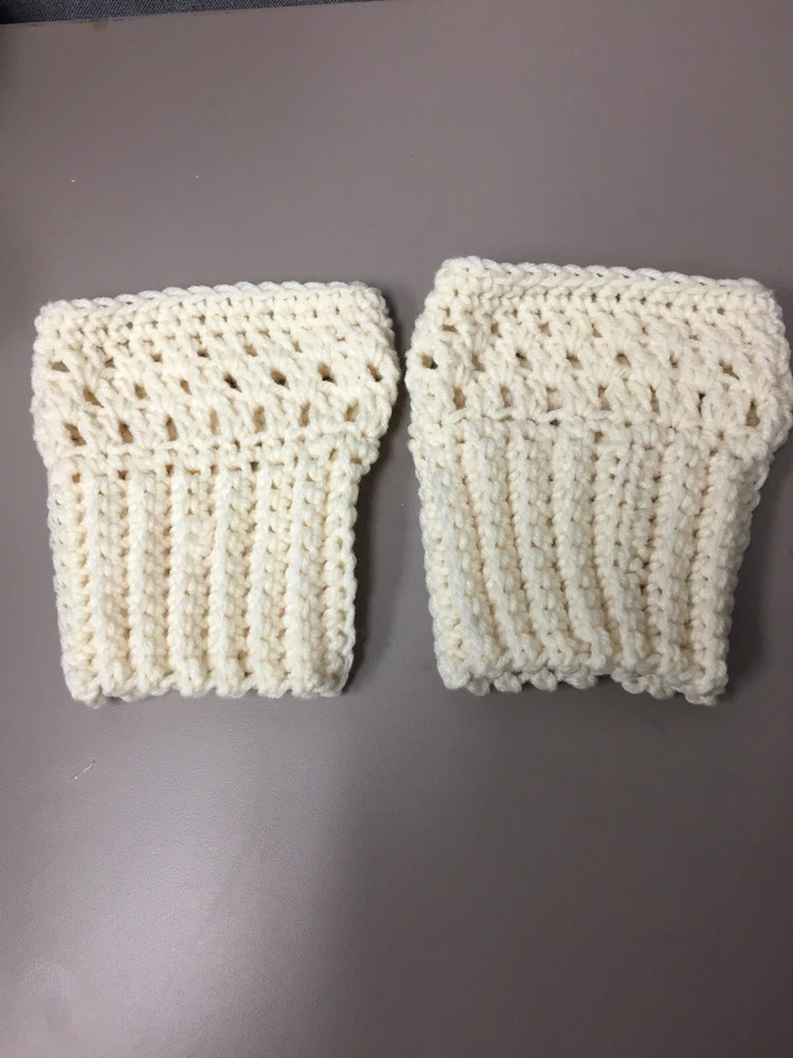 Puños para botas crema nuevos diseñados para embellecer la parte superior de tus botas hechas a mano Foto 1 de 1