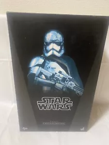 Hot Toys scala 1/6 Star Wars TFA Captain Phasma MMS328 (2016) - Foto 1 di 22
