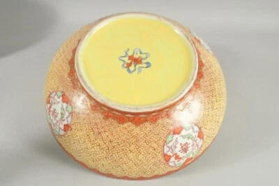 18C Jiaqing 27cm 清嘉慶 粉彩福祿壽喜井地紋大蓋盒 Una 'CAJA FORTUNA Y LONGIVIDAD Foto 1 de 4