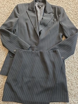 Blazer y Mini Falda Traje Colección BCBG MAXAZRIA Talla 4 Usado en Excelente Condición.     OC Foto 1 de 4