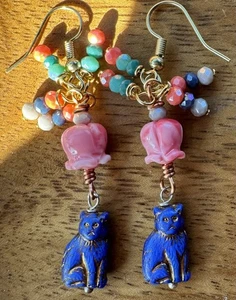 Tschechische Glas Katze und Blüte Ohrringe - Bild 1 von 3