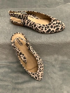 Women's Earth Closed Toe Open Back Flats Buckle Animal Print 7M Taupe China - Picture 1 of 4