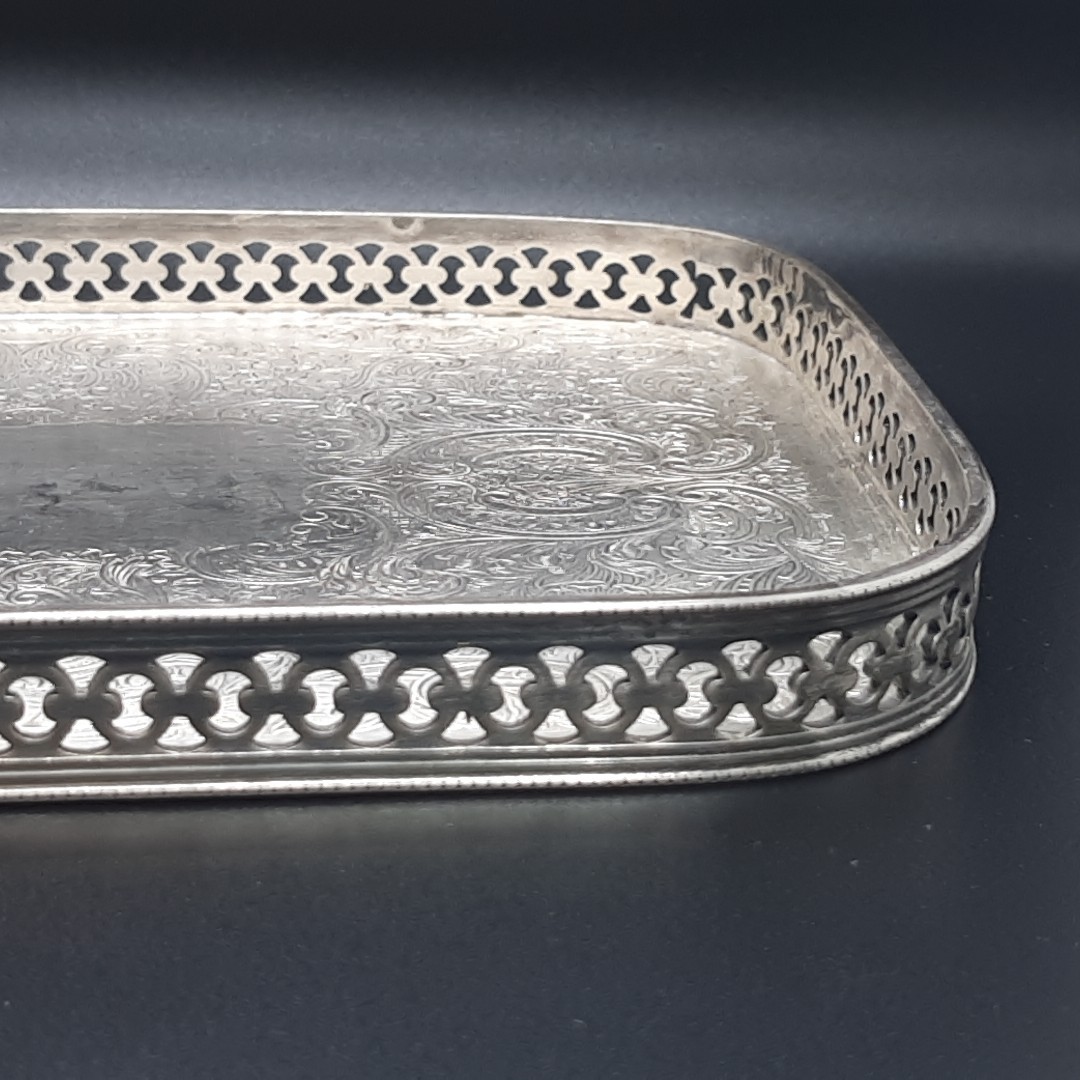 Barker Ellis Antique US Silver-Plated Platters & Trays for