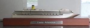 Modell Costa Atlantica auf Sockel - neuwertig - Bild 1 von 3