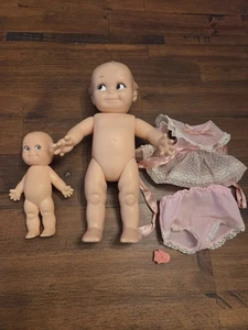 Kewpie 70er Jahre Vintage Kamee Kewpie linke Seite Auge mit Original Outfit  - Bild 1 von 5