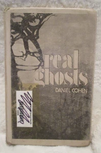 Real Ghosts~Daniel Cohen~Hardcover~Former Library Book~1977 - Foto 1 di 15