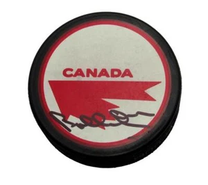 Bobby Orr HOF handsigniert/signiert Kanada Hockey Puck Boston Bruins JSA 179692 - Bild 1 von 2