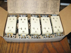 LEVITON 16352-1PW Controlled Receptacle Outlet Ivory Self Ground NEW Lot of 10 - Picture 1 of 3