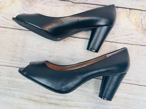 BCBGeneration Toya Black Faux Leather Heeled Pump Peep Toe Shoes Sz 11 B - Picture 1 of 15