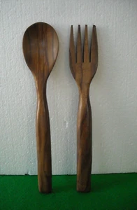 COPPIA POSATE IN LUCIDO LEGNO ULIVO CM 29 ANNI '80 - Foto 1 di 1
