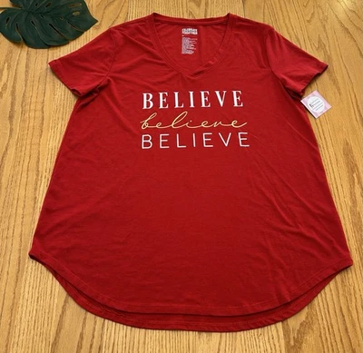 NUEVA Camisa Roja Navidad "BELIEVE" Gráfica Cuello en V Mujer M Celebrar Juntos Nueva con Etiquetas Foto 1 de 4