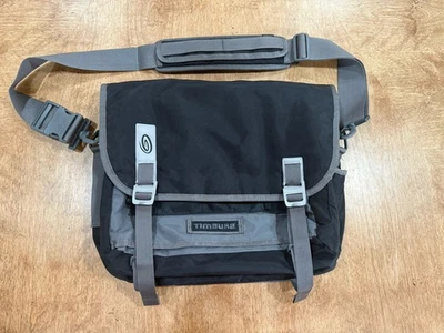 Timbuk2 17” Bolso de hombro mensajero para computadora de cercanías negro y gris Foto 1 de 4