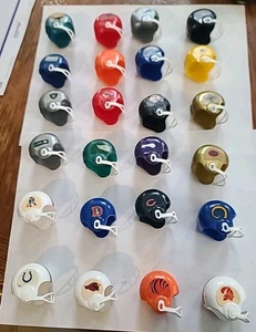 Vintage NFL Mini Gumball Football Helme. 24 Helme im Konvolut.        - Bild 1 von 2
