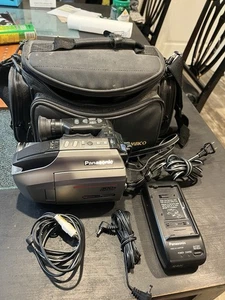 Panasonic PV-L779D Palmcorder With Bag - Tested without battery - Picture 1 of 14