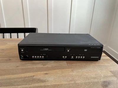 Magnavox DV220MW9 DVD VCR Combo (Tested & Working) DVD VHS Combo NO REMOTE - Image 1 of 4
