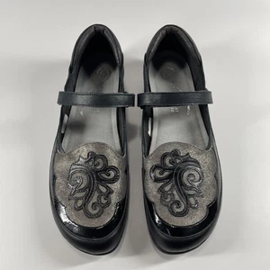 Naot Motu Jet Negro/Gris Brillo/Negro Arrugado Patente Talla 41/US 10 Mary Jane - Imagen 1 de 10