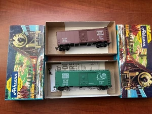 Athearn HO 40' Box Car, E.J. & E.-Chicago Außengürtel x2 - Bild 1 von 3
