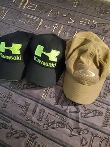 lote gorras kawasaki, oakley lote de 3 - Imagen 1 de 2