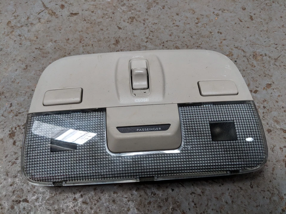 SUBARU OUTBACK 2006 LÁMPARA INTERIOR DELANTERA LUZ DE LECTURA Foto 1 de 2