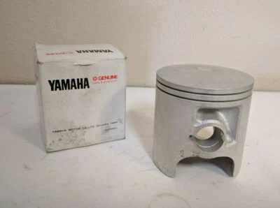 Nuevo de Lote Antiguo 1987-1990 Yamaha Exciter Moto de Nieve Pistón 2 O/S .50MM 82M-11636-00 (YA-P1) Foto 1 de 2