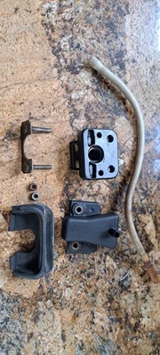 Porsche 924S 944 Pestillo de arranque trasero liberación bloqueo de captura lado del pasajero L Foto 1 de 4