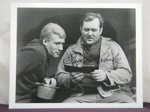 Foto de película Matadero-Cinco firmada por el actor Eugene Roche que era Edgar Derby - Imagen 1 de 2