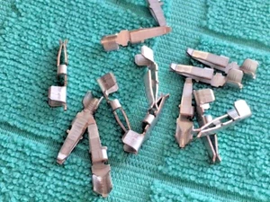 Hoja de contacto 25 piezas 556880-2 AMP TYCO 10-12 AWG crimpado estaño sin género - Imagen 1 de 6