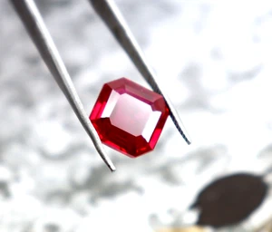 Natürlicher roter Rubin Bixbit 10,00 ct zertifiziert facettierter Edelstein strahlende Form - Bild 1 von 9