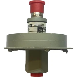 98087-1144P0013-01 1144P0013-01 ITT Druckschalter 25Vdc/1A 5930-01-495-0088 - Bild 1 von 3
