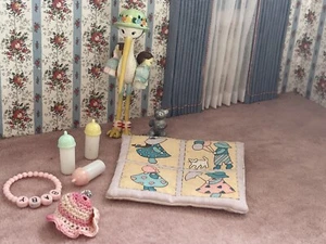 Dollhouse Claudia Olsen Baby Quilt and hand crochet baby sunbonnet - Picture 1 of 10