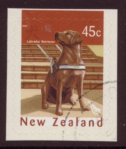 NEW ZEALAND 2006 YEAR OF THE DOG SELF ADHESIVE BOOKLET STAMP FINE USED - Picture 1 of 1