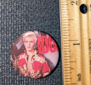 VERY RARE BILLY IDOL ROUND BUTTON PIN COLLECTIBLE VINTAGE ANTIQUE RETRO - Picture 1 of 2