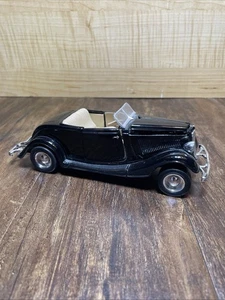 Motor Max Diecast Replica 1934 Ford Black Convertible 1/24 Scale - Picture 1 of 8