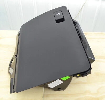 09 2009 VW Volkswagen Passat B6 Guantera Guantera Compartimento de almacenamiento OEM Negro Foto 1 de 3