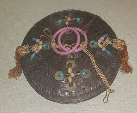 VINTAGE ANTIQUE PINE NEEDLE BASKET 10" W/LID BEADS BOBBLES & COINS ESTATE FIND 1 Cover