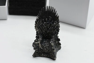 Juego de Tronos Nuevo en Caja * Trono de Hierro * Réplica de 4 pulgadas Estatua Caballo Oscuro Estatuilla Foto 1 de 4