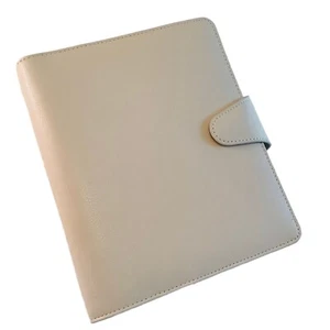 NEU Kikki.k Leder Signature A5 große Mandel mit Staubbeutel 6-Ringe - Bild 1 von 11