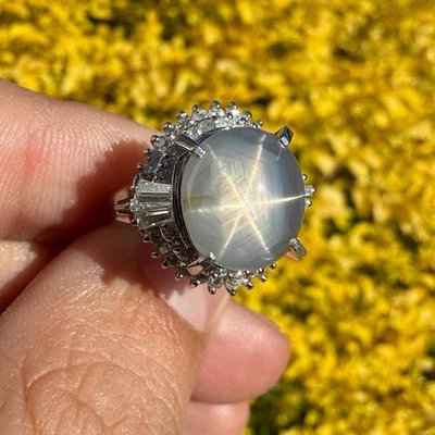 Anillo de diamantes y zafiros estrella naturales sin calefacción 8,36 ctw, 10,35 gramos de platino Foto 1 de 4