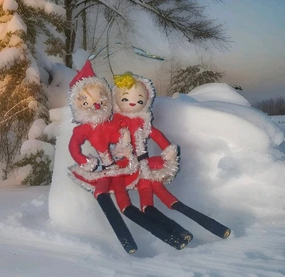 Adornos ajustados con cable de Papá Noel y señora Claus de la década de 1940 | Algodón hilado y fieltro  Foto 1 de 2