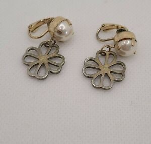 Vintage Flower Faux Pearl Clip On Earrings